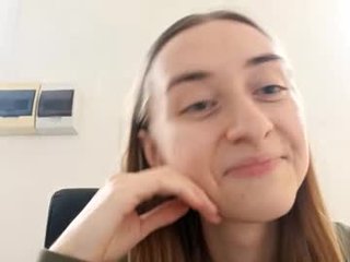 lareepruyn 18 y. o. close-up cute