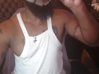 tadaha72 49 y. o. smoking cam girl in the chatroom