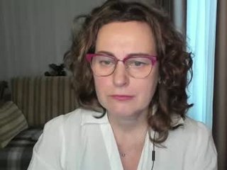 lauraoven1 0 y. o. cam babe wants her pussy fucked hard on camera