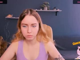 mary_mooore 20 y. o. couple presents live show with ohmibod in the horny pussy