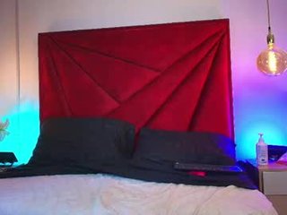 nahomiross 37 y. o. big tits live sex action in the chatroom