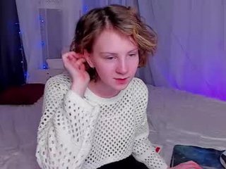rina_dee 18 y. o. teen cam girl plays with her tight pussy