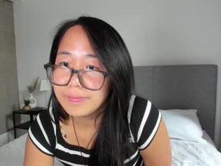 naughtynerdygirl 0 y. o. petite english