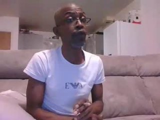 krisangels1 47 y. o. cam girl presents squirting and masturbating show online