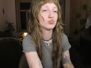 miranda2_0 19 y. o. teen cam babe sucking man's cock and stuffing it to her cunt