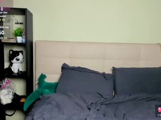 luna_lips 20 y. o. young cum show