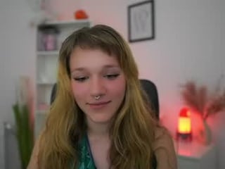cute_brutality 18 y. o. cam babe enjoys great live sex with her partner