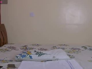 freakky_nessa 22 y. o. ebony cam babe already knows how to cum and how to squirt