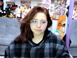 sofiacammy 19 y. o. redhead cam girl loves spanks her slim ass online