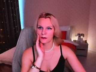 louisa_bay 35 y. o. cam girl ohmibod stuck so deep that shaking legs